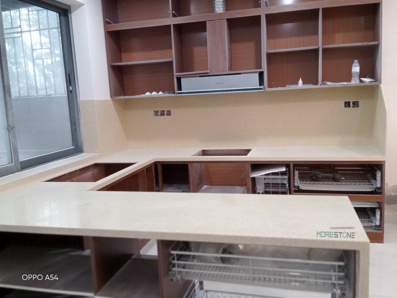  Solid Surface: Bước Tiến Mới Trong Vật Liệu Đá Bếp Hiện Đại*